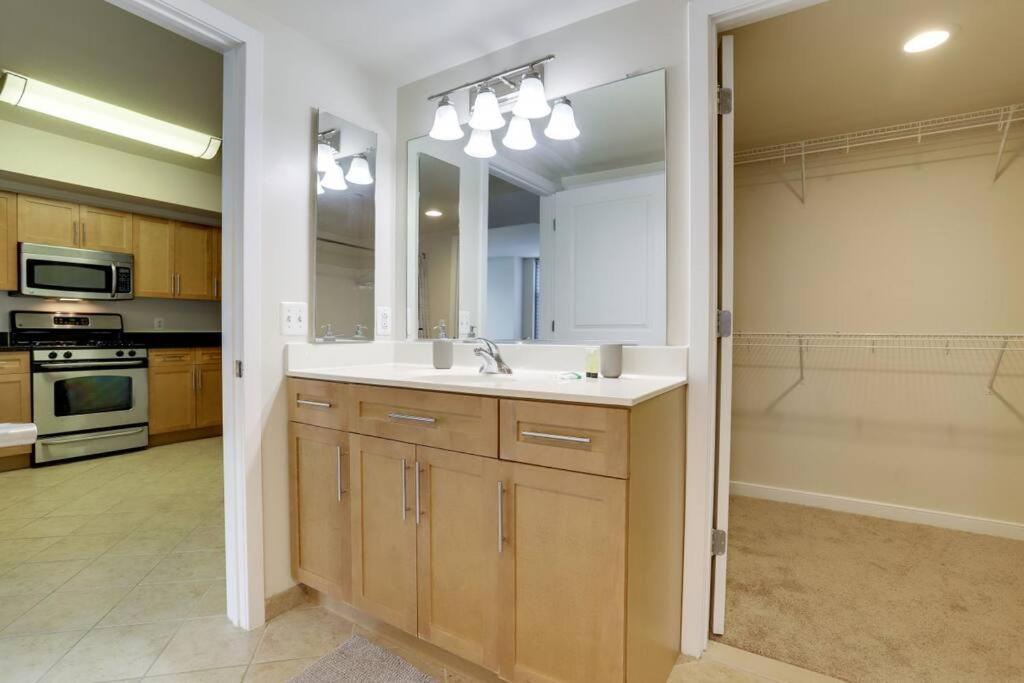 Fantastic 2 Bedroom Condo At Pentagon City Arlington Exteriör bild